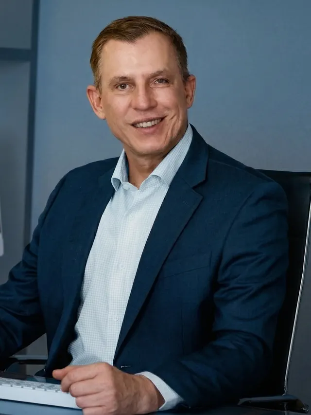 Dr. Adilon Cardoso